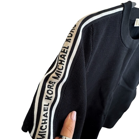 Michael Kors
Logo Tape Textured Knit Short-Sleeve Sweater - Picture 4 of 9